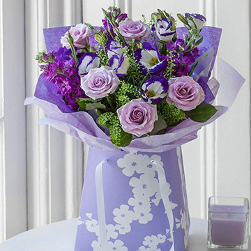 紫玫瑰的花语含义代表什么 它的传说是什么 锁您订花网